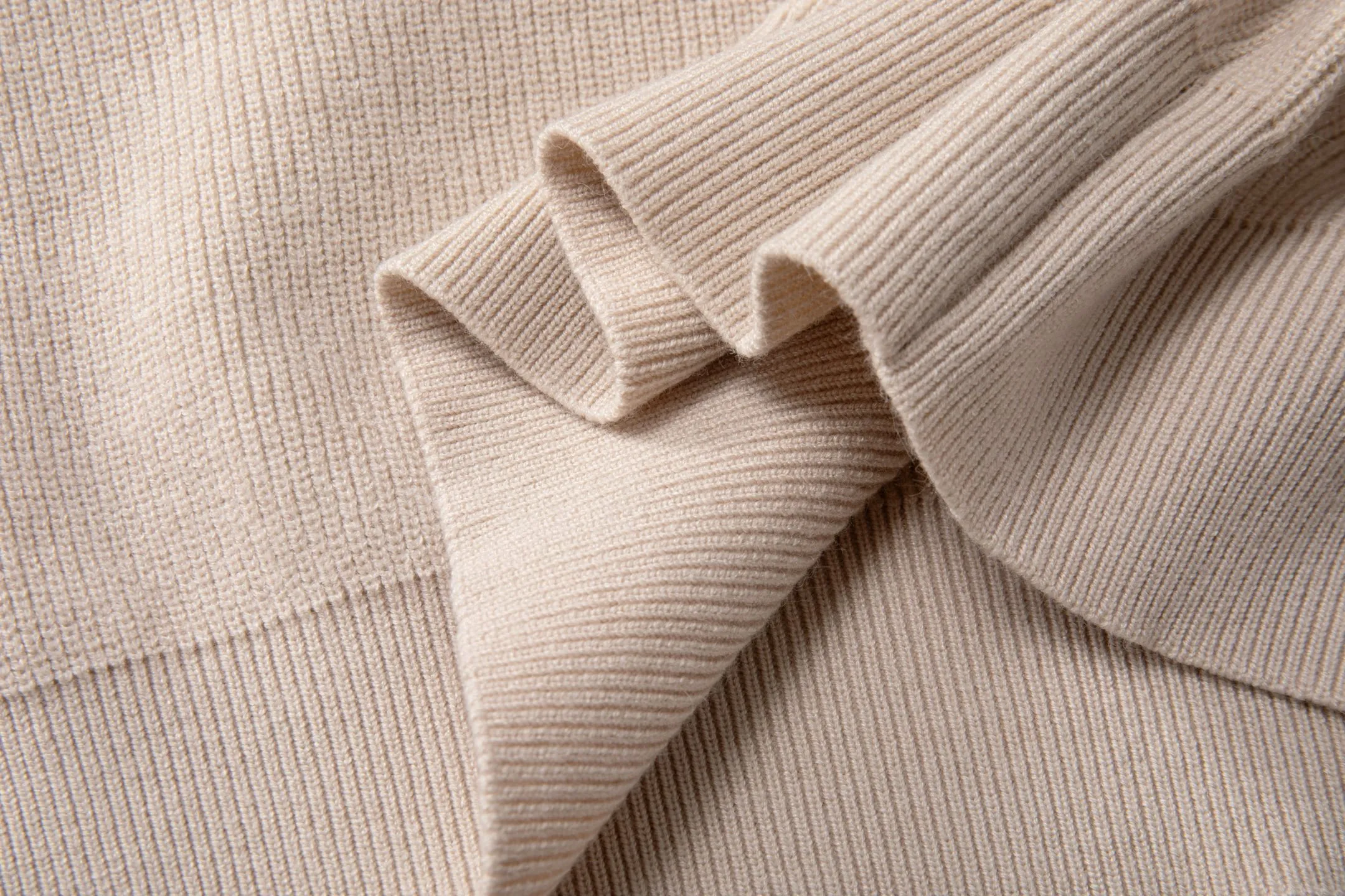 Style No. D 11 Old Money Style LPSeries Flat Lapel Knitted Short Sleeves. For fabric composition, see picture 9 for details. Size: S M L XL Color: Black Apricot Gray